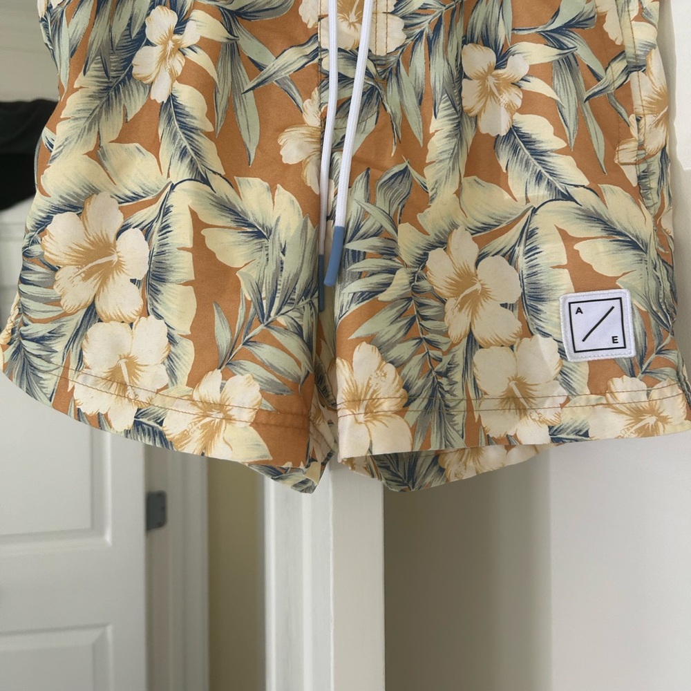 Men’s American Eagle yellow floral bathing suit size small